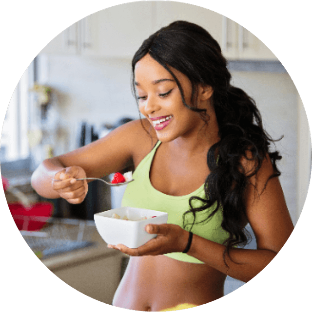 peron-with-green-top-eathing-salad